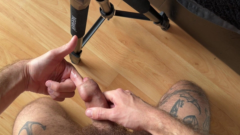 davidedpxxx: Verschwitztes wichsen nach dem fitnessstudio und faust sesh