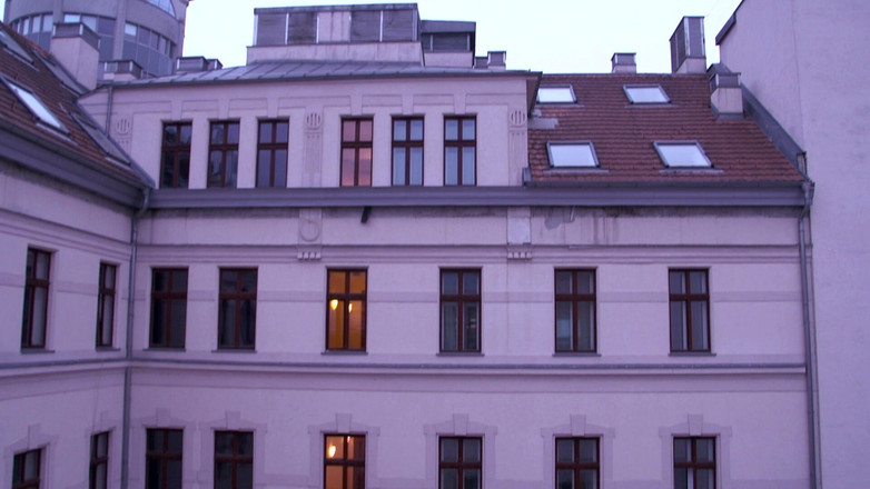 MMV Films and Clips XXX: Gorąca Dziwka Podwójnie Penetrowana W Kuchni I Salonie