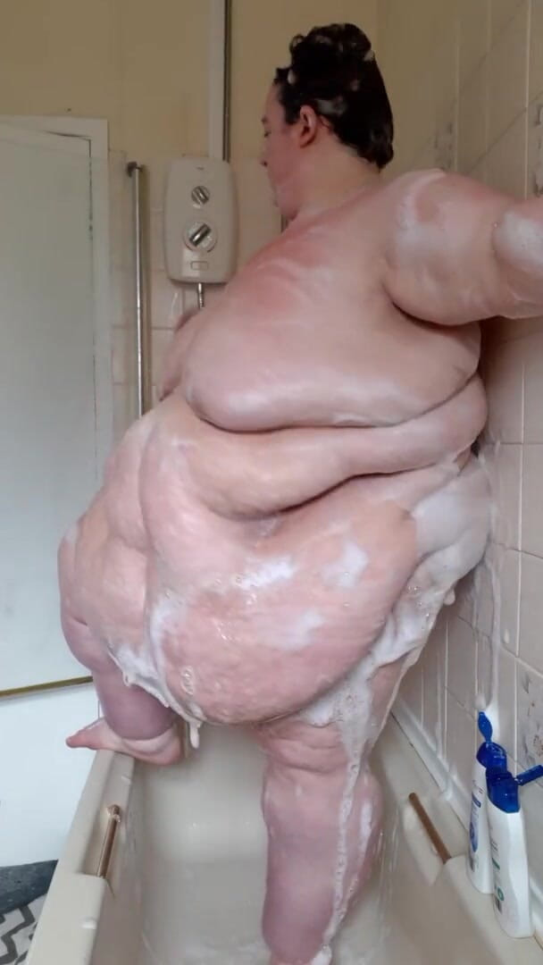 SSBBWLadyBrads: Big fat goddess washes herself