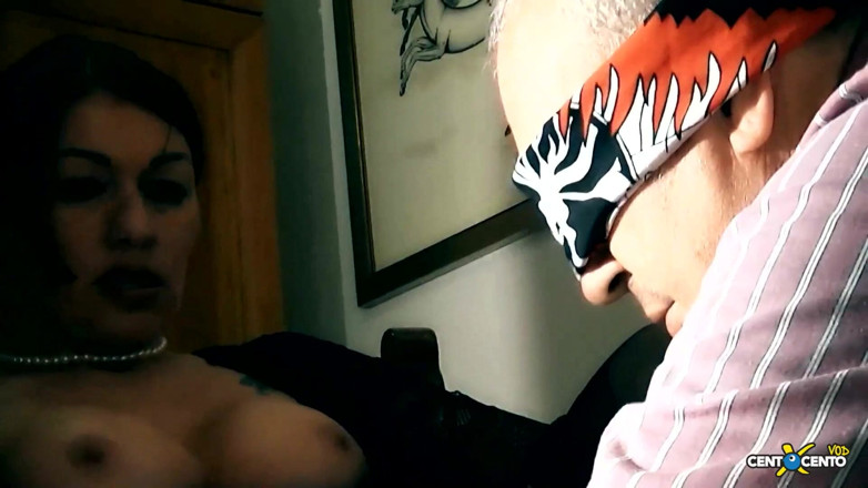 Topaweb: Between husband and wife stick your finger (high resolution Italian film)