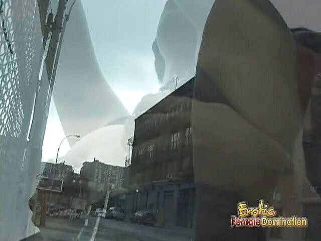 Lez Mates: Руда лездом шмагає зв'язану красуню