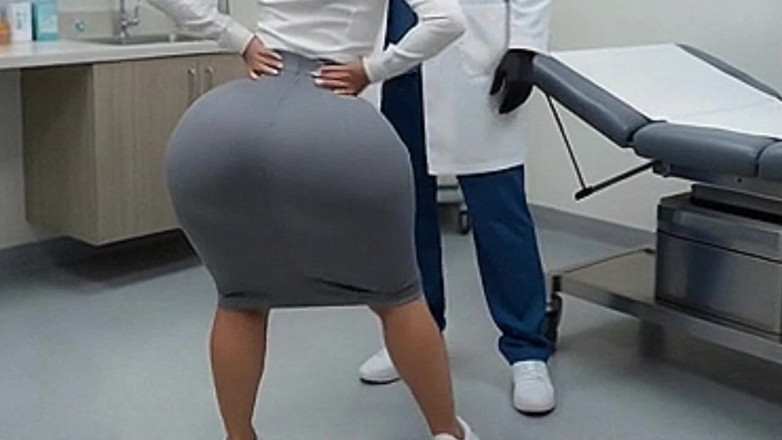 Animate golden: Petite Big Ass Secretary Teasing in Tight Office Outfit