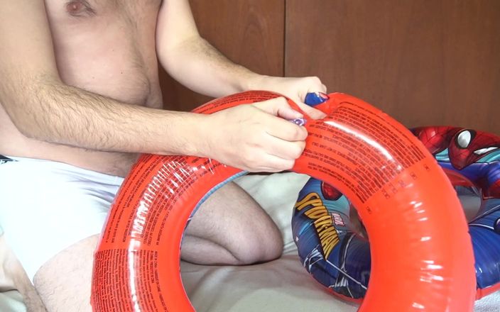 Inflatable Lovers: Игра с тремя красными и синими купальниками
