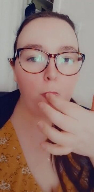 SSBBWLadyBrads: I'm eating this donut for you