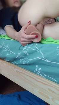 Rozciąganie tyłka przed miłym seksem analnym