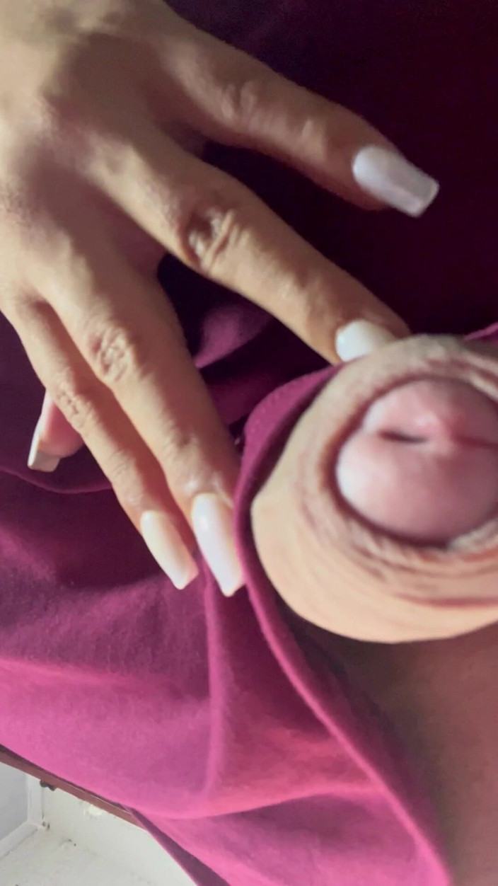 JessieRoss: मैं कांच के कप में वीर्य निकालता हूं