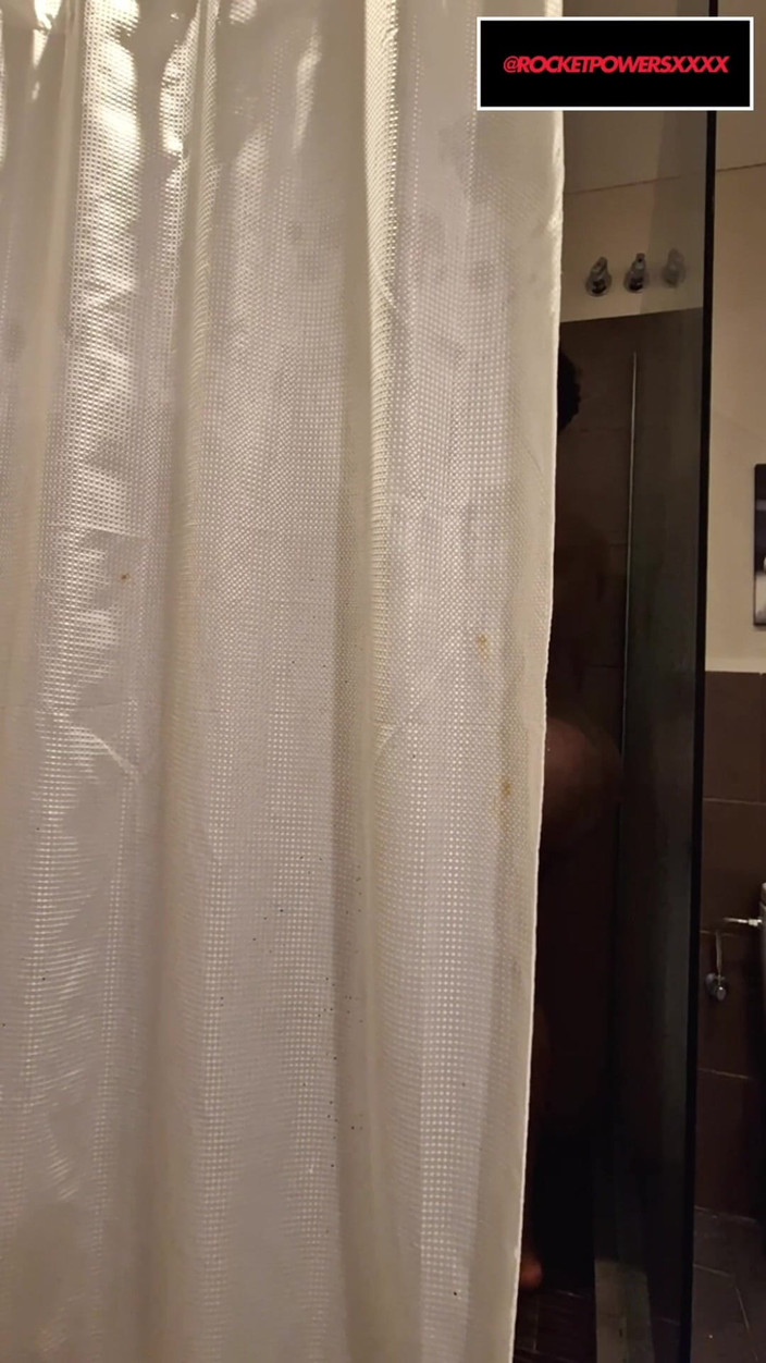 Rocke powers: Josy Black Sprchový Sex v domě s velkým černým pérem