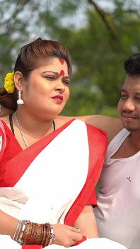 Bengali trông nóng bỏng và gợi cảm