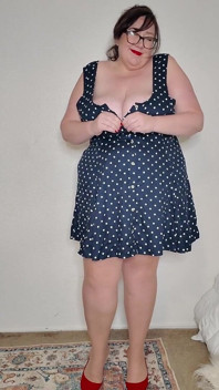 Heiße BBW-milf in Polka Dots Und Strümpfen