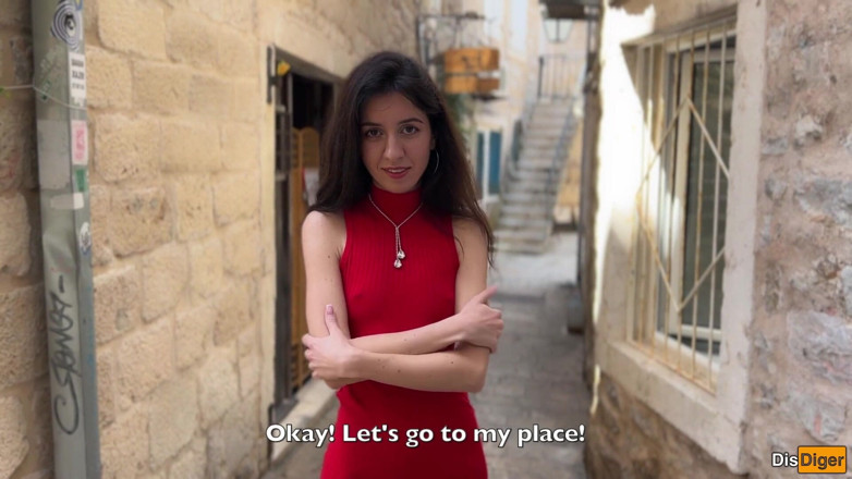 Dis Diger: Girl Seduces Stranger on Vacation in Italy and Fucks Him...