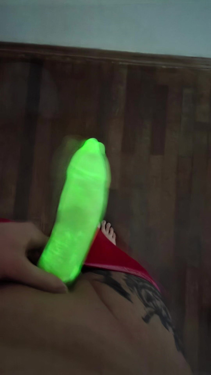 Lkdick8: Fotky z neonového kondomu
