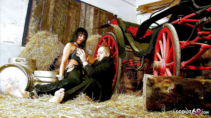 Full porn collection: Збуджена мамка Даніелла відтрахана в кіоску з тренером