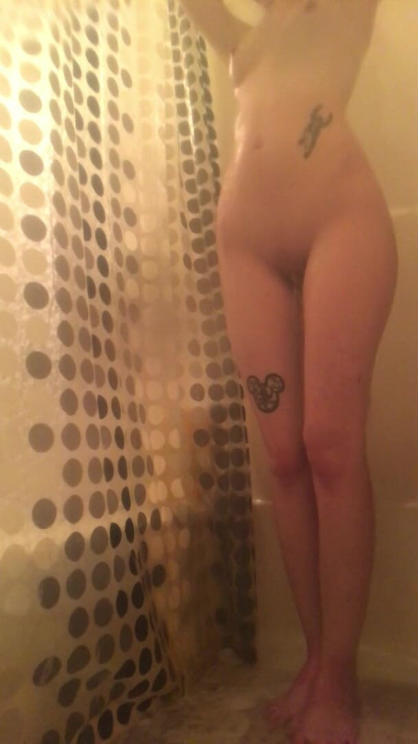 Playtime with Ruby: Amateur brunette goes for a shower