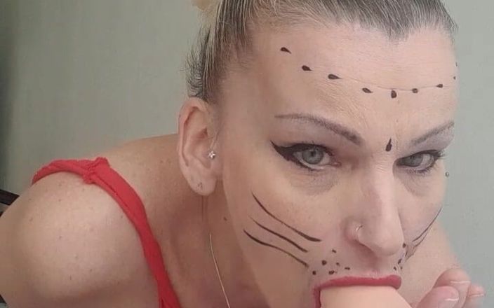 Hot Milf Synthia: The Best Cat Women Suck