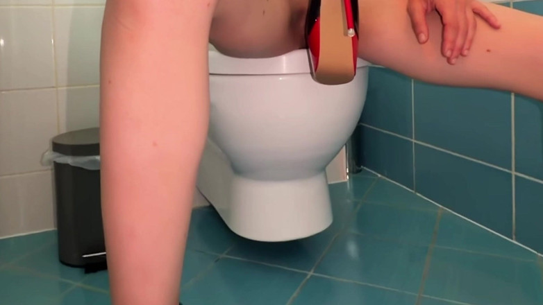 Bellaxxxx: Stepmother Pee in Her Heels and Fill High Heels with...