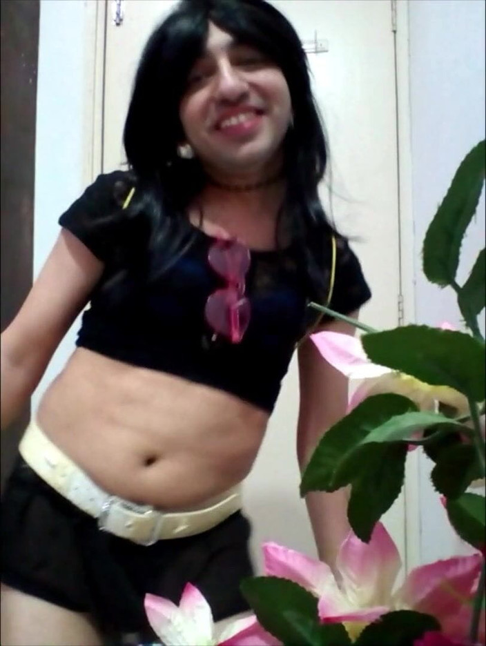 Cute & Nude Crossdresser: Người mặc đồ xuyên thấu ngọt ngào trong chiếc áo crop top...