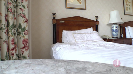 JAV Amateur: Флірт з хлопчачою і чистою дівчиною і займатися з нею сексом, як є.