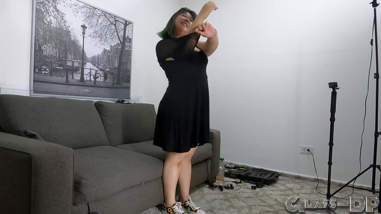 GLASSDP: Awek Asia tebal menjadi sangat miang dan dia memerlukan zakar...