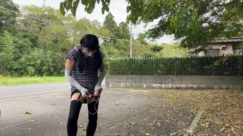 megu2002: 公園の散歩と駐車場で露出