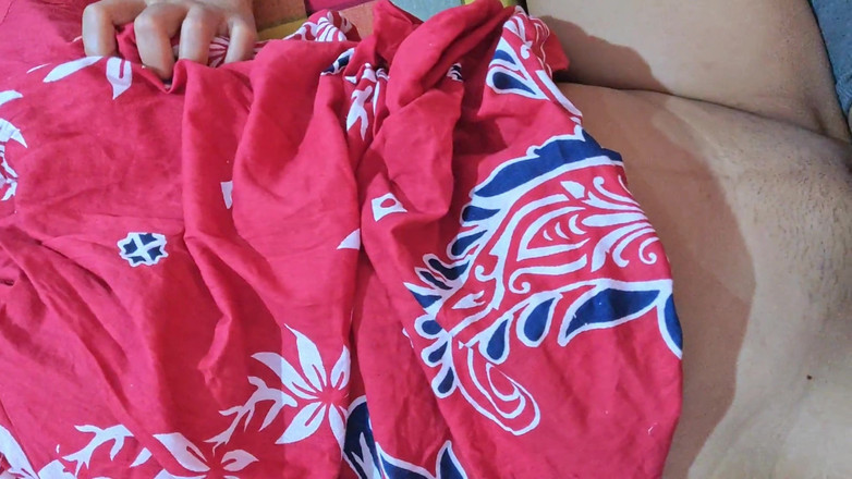 Hope Love: 수줍은 유부녀가 음식 배달원과 섹스합니다.