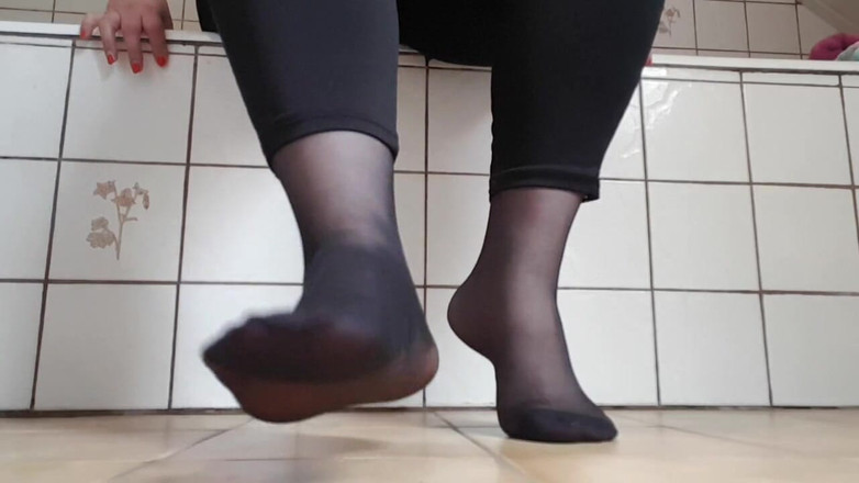 Dirty Jade: Erotico del piede con calze e tacchi nere