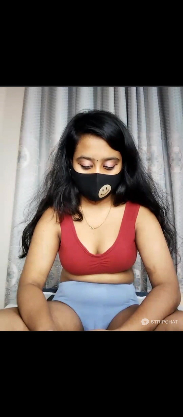 Simabd: 用手指穿过连裤袜直到潮吹高潮