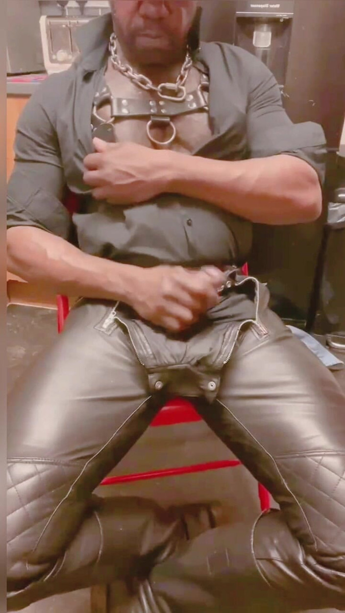 Black mature kinky muscle: Titplay solo ayah tiri berotot berotot