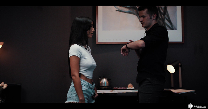 Freeze.xxx: De val van Emiri