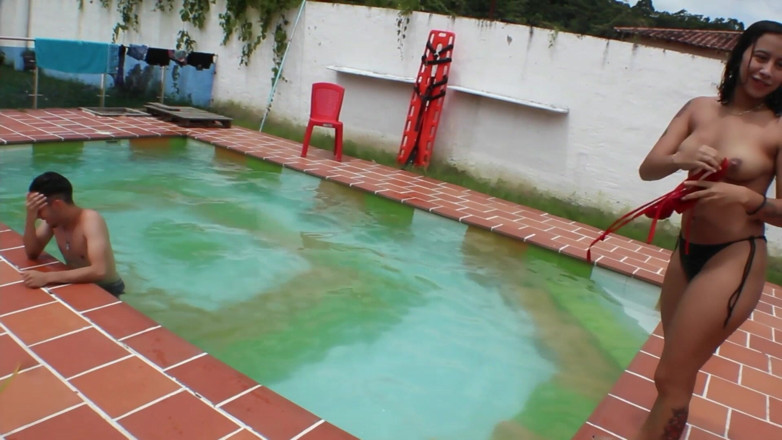 Vayolet: Surprise Fuck in the Pool with the Neighbor When She...