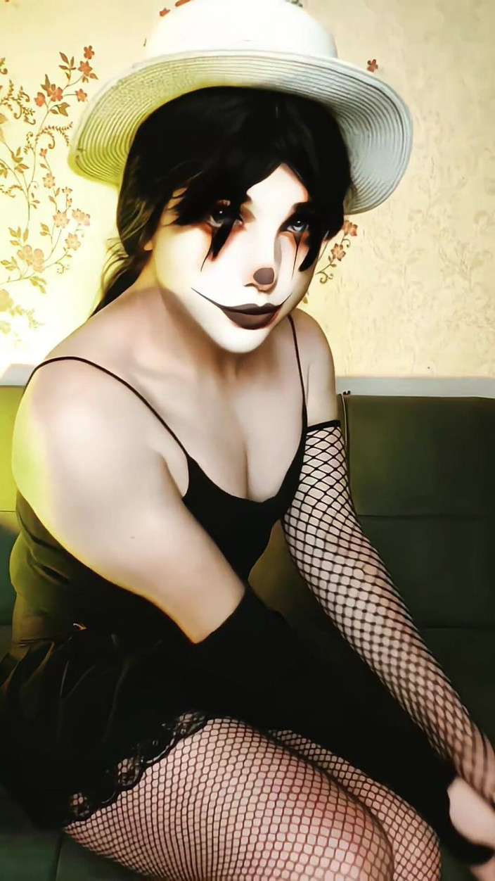 Kitty_Cross: Un ragazzo in una ragazza eiaculazione fuori extra mini abito...