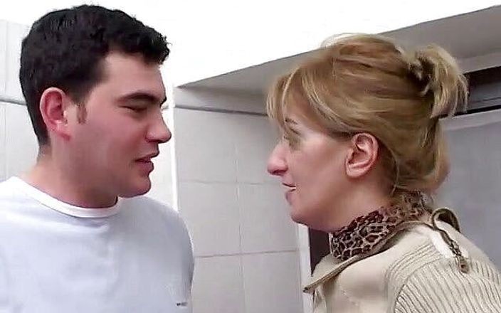 Milf in Love: Was my stepsister. Italian story