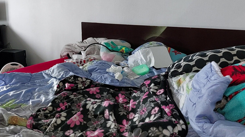 Amateur_MS: Het fru fingrar fitta tills orgasm. Kvinnlig onani med stönar.