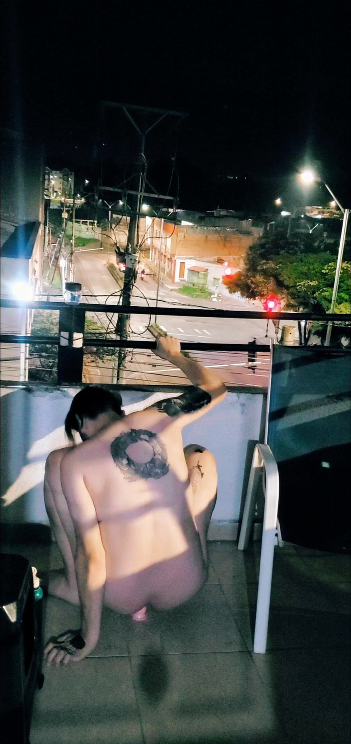 SlutClosetedfag: Esibizionista dildo cazzo sul balcone
