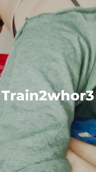 Nr.13 Deepthroat-Training, kijk naar mijn kont. Ik zuig graag aan de pik van mijn man.
