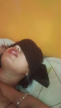 Seksi üvey kız kardeş queen4desi yağlı masaj sikişiyor 69