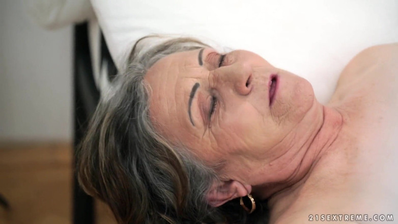 21 Sextreme: 21Sextreme - Horny hairy granny