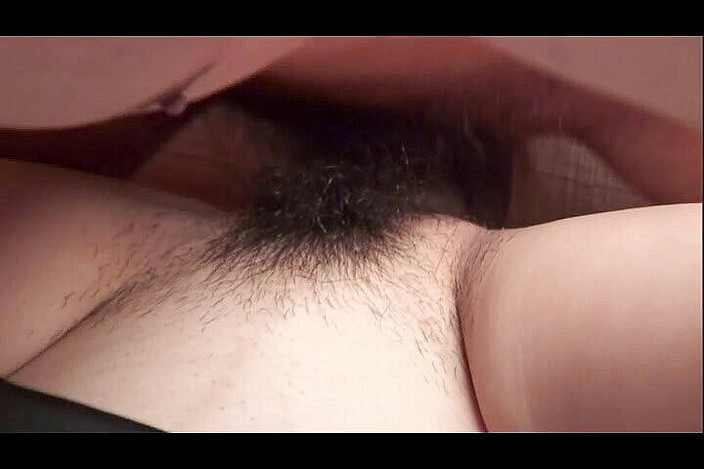 Time To Jerk Off: Bujna japońska pokojówka owłosiona cipka zostaje młotkowana