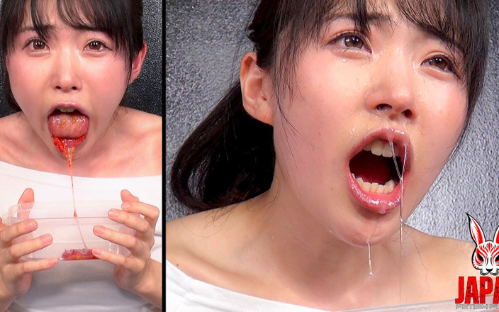 Japan Fetish Fusion: Hikaru Minazuki mange une Carolina Reaper et le crache à travers...