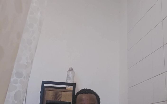Big black cock BBCee: Trong bồn tắm vuốt ve bbc của tôi nói chuyện...