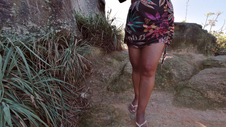 Nicoly Mattos: Dogging na pláži Moje sexy manželka masturbuje a čůrá před mořem!