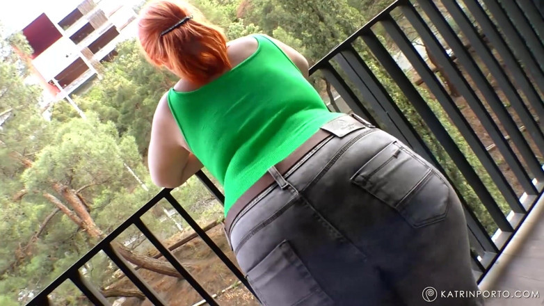 Katrin Porto: BBW strips on a hotel`s balcony