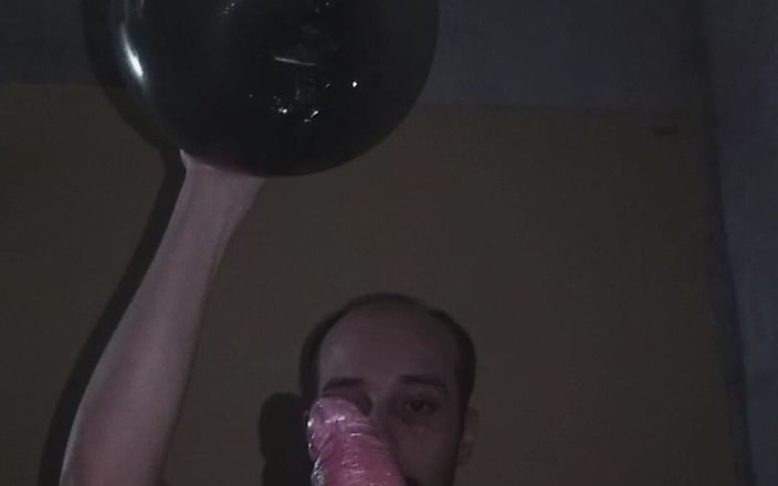 Jeddrew: Spuszczam się dwa razy z tą balonową zabawką - bez orgazmu...