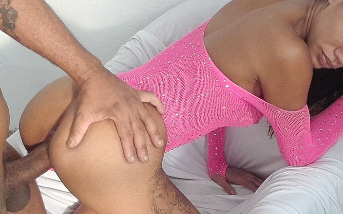 LeoOgro: Krásná 18letá dívka trpí v análu