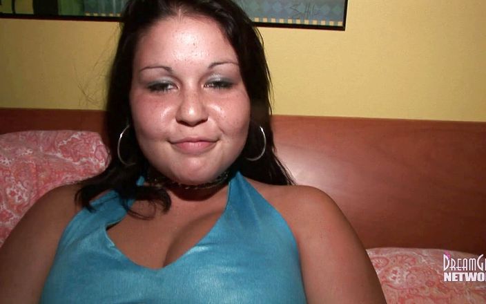 Dream Girls: Morena cachonda demuestra que es una zorra de 3 agujeros