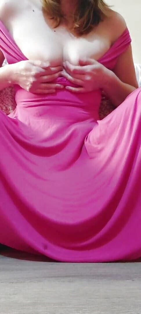 Flor_latina: Partiden sonra yerde dildo sikiyor