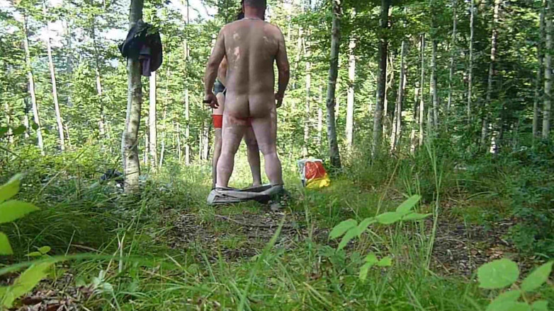 Toilet Mommy: Pasangan melancap bersama di luar rumah