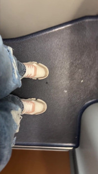 Branlette Chaude Et Risquée Dans Le Train Avec Surprise À La Fin