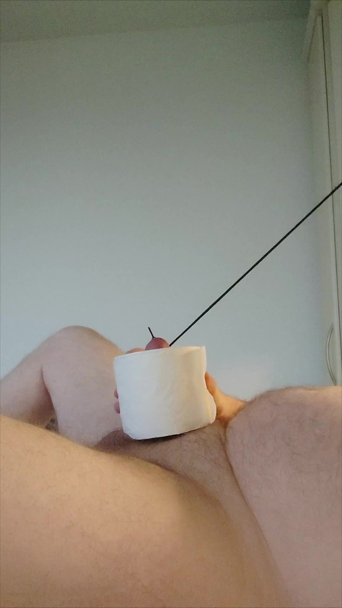 Carmen_Nylonjunge: 나일론정이 욕망 가득한 화장지 롤을 섹스하다