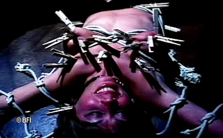 Dark room of slave seks: Dominare retro