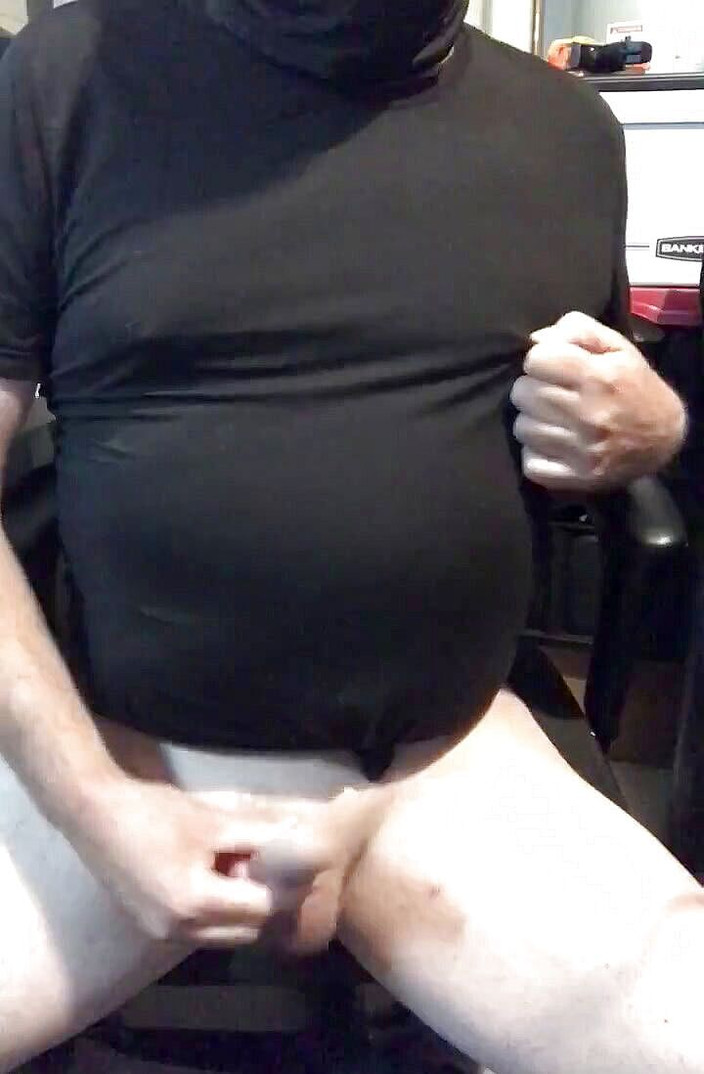 Kinky horny gay bois: La sciocca sissy boi si masturba e becca anche il...